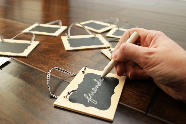 Write your thankful things on the mini chalkboards and place them on the tree.