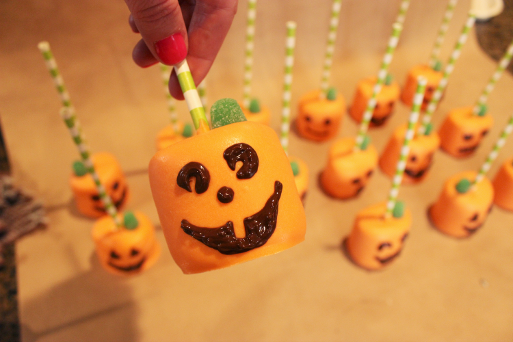 Jack-O-Lantern Marshmallow Pops make a cute and easy Halloween craft. 