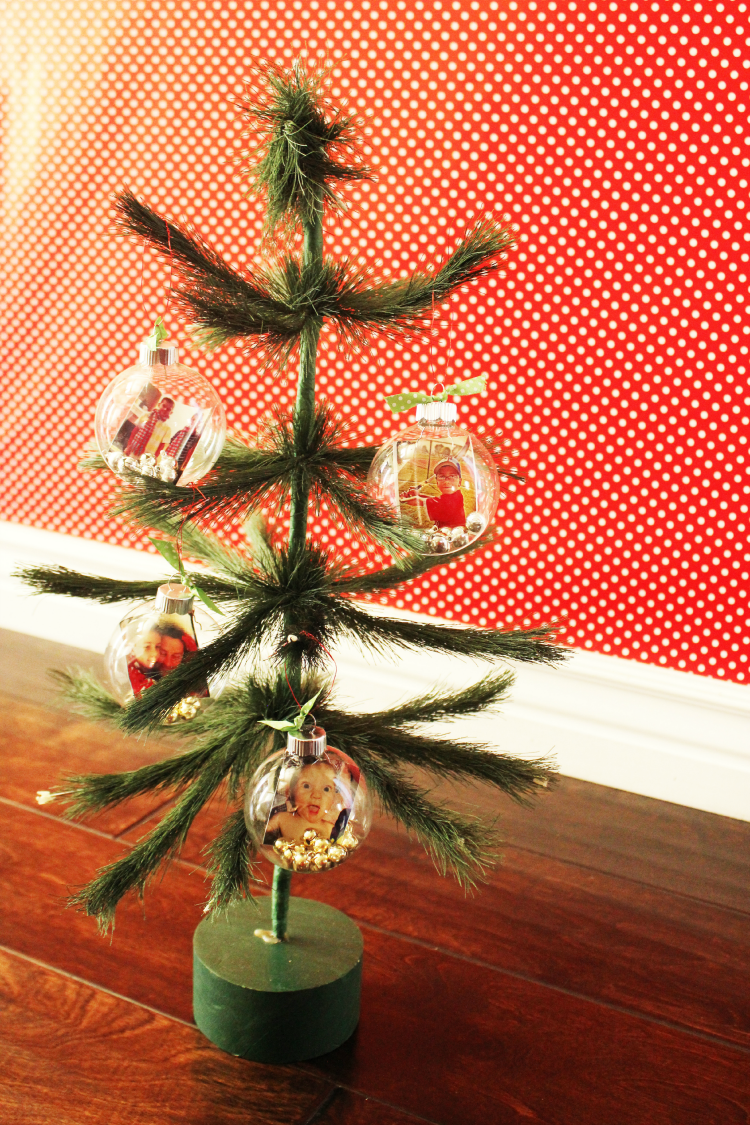 Small Christmas tree with Instagram Photo Ornaments. Cute idea for Christmas home decor. 