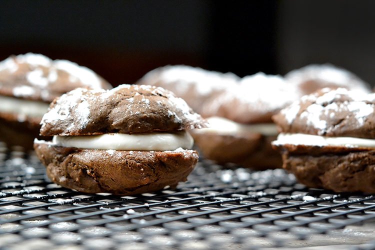 Learn how to make the most amazing marshmallow filling for whoopie pies with this recipe!