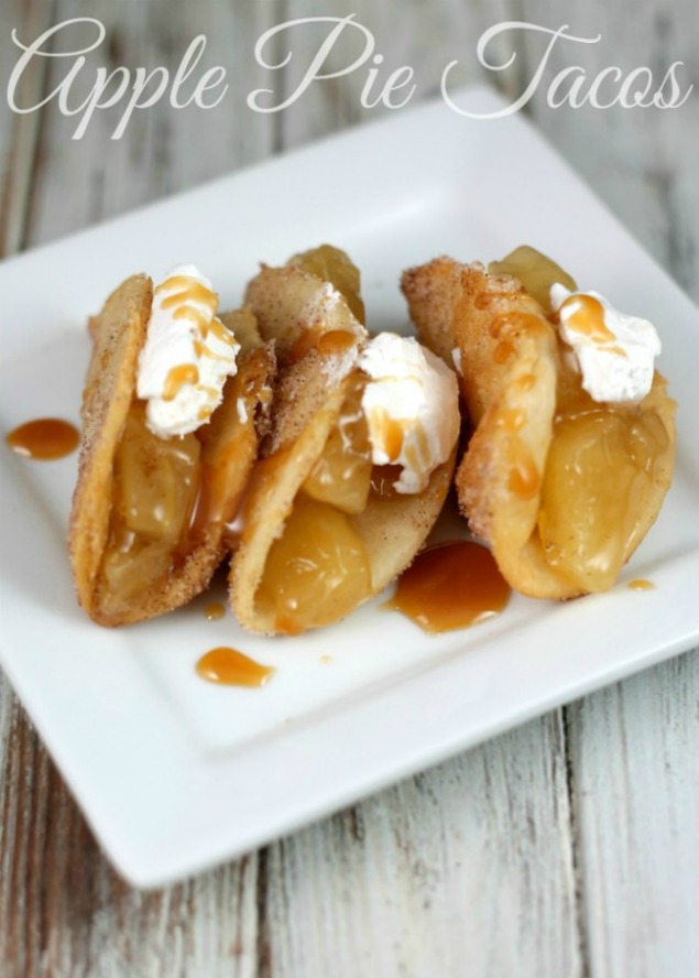 Apple pie tacos! A new take on apple pie and tacos equals dessert perfection. 