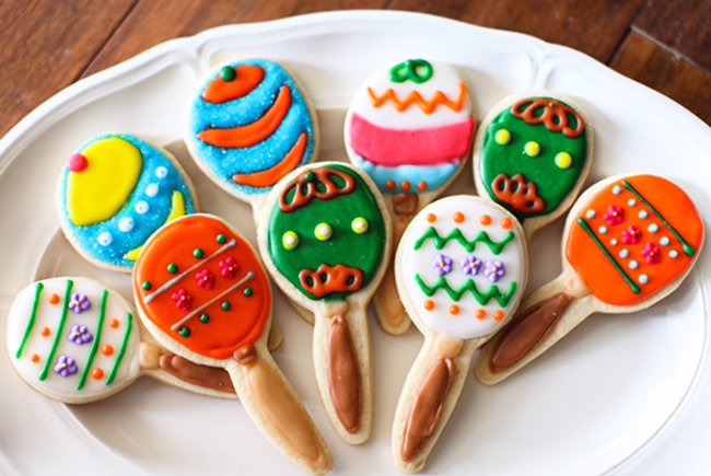 Maraca Cookies! These are super cute. Great royal icing cookie decorating idea.