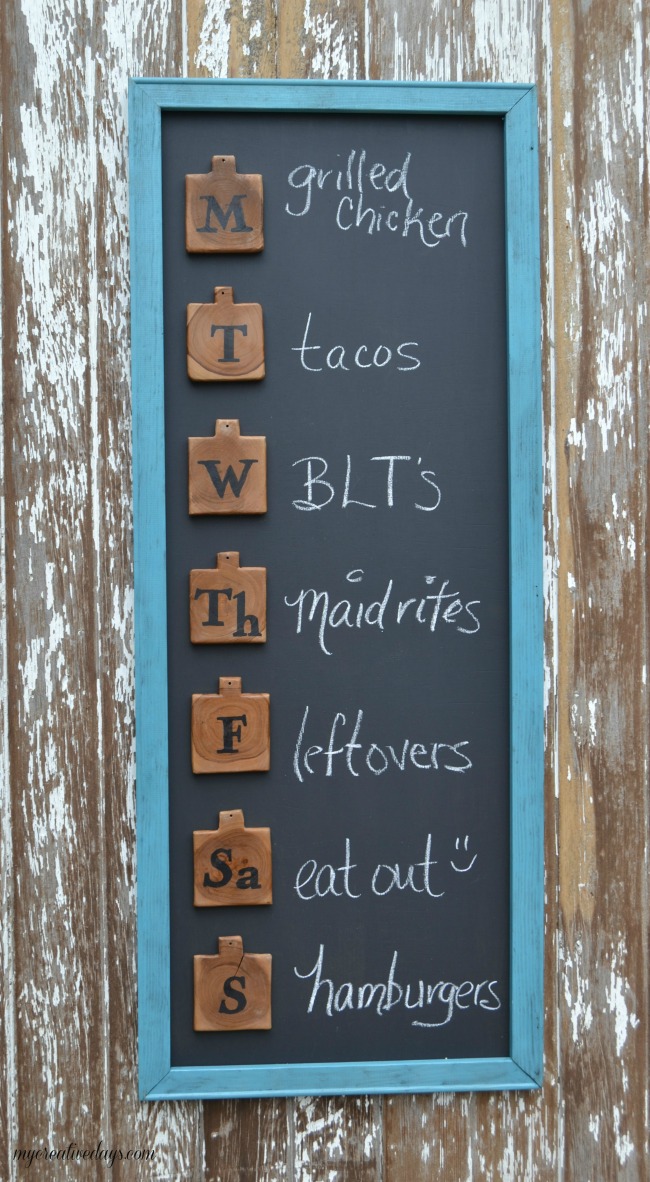 This cute menu board is an easy DIY project that will help you get organized and add a touch of fun to your home decor. A double win!
