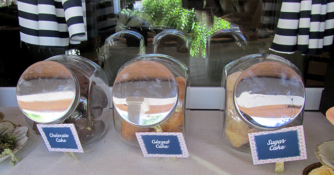 Offer donut holes at your donut bar for people who don't want to eat a whole donut, or want to try more than one! 
