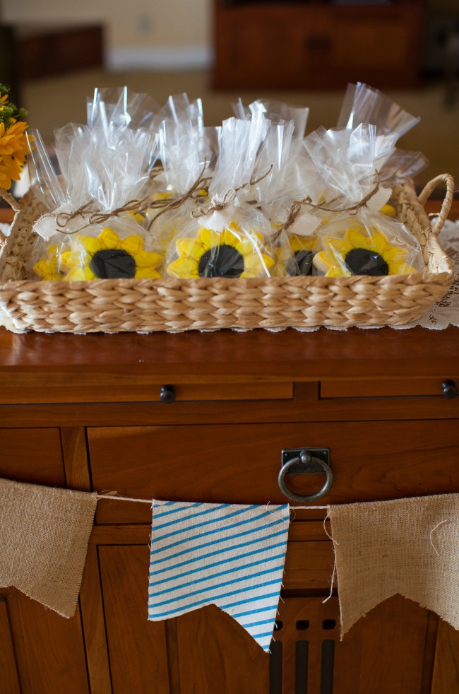 Sunflower sugar cookies make a cute gift for the guests so they can take a piece of the party home. 