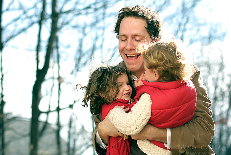 Hugging Family | Photography Tips for taking pictures of the people you love. 
