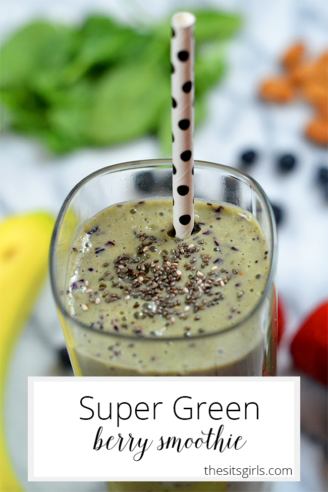 Green Smoothie Recipe | Smoothie Detox | Delicious green smoothie with spinach and fruit - includes strawberries, blueberries, and bananas. Add chia seeds for extra fiber. This smoothie is super healthy and delicious. 