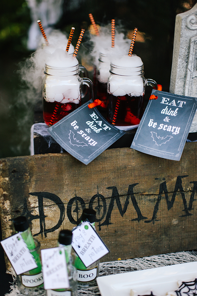 Spiderwebs, Dry ice, and rustic wooden signs are the perfect combo for creepy Halloween decorations!