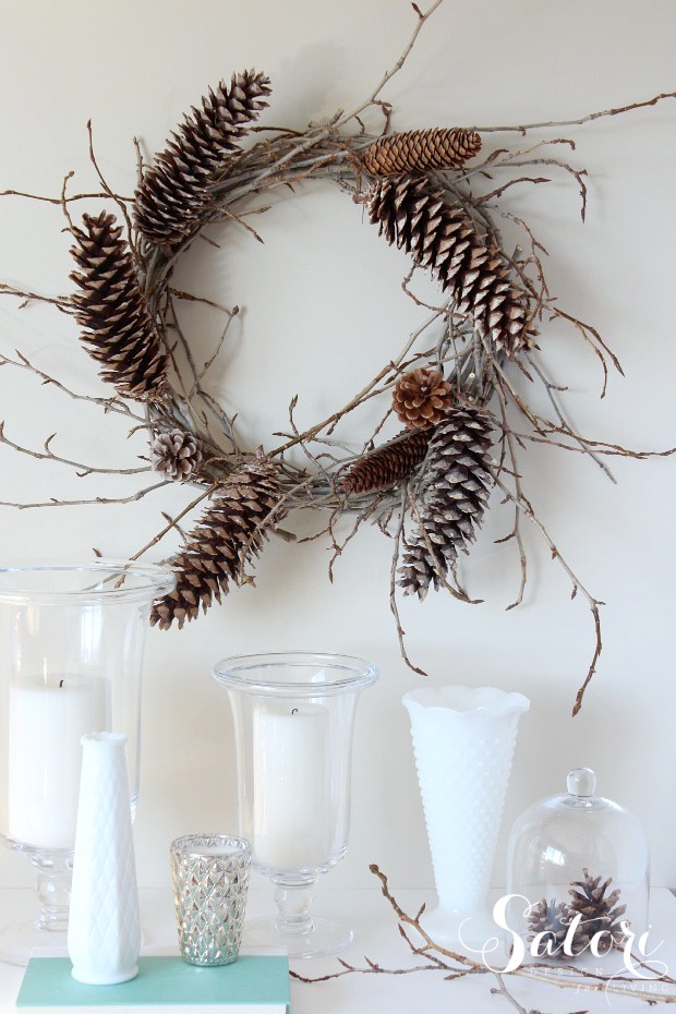 This woodland wreath is a simple and chic way to decorate. Super easy to craft, and looks modern yet shabby chic at the same time.