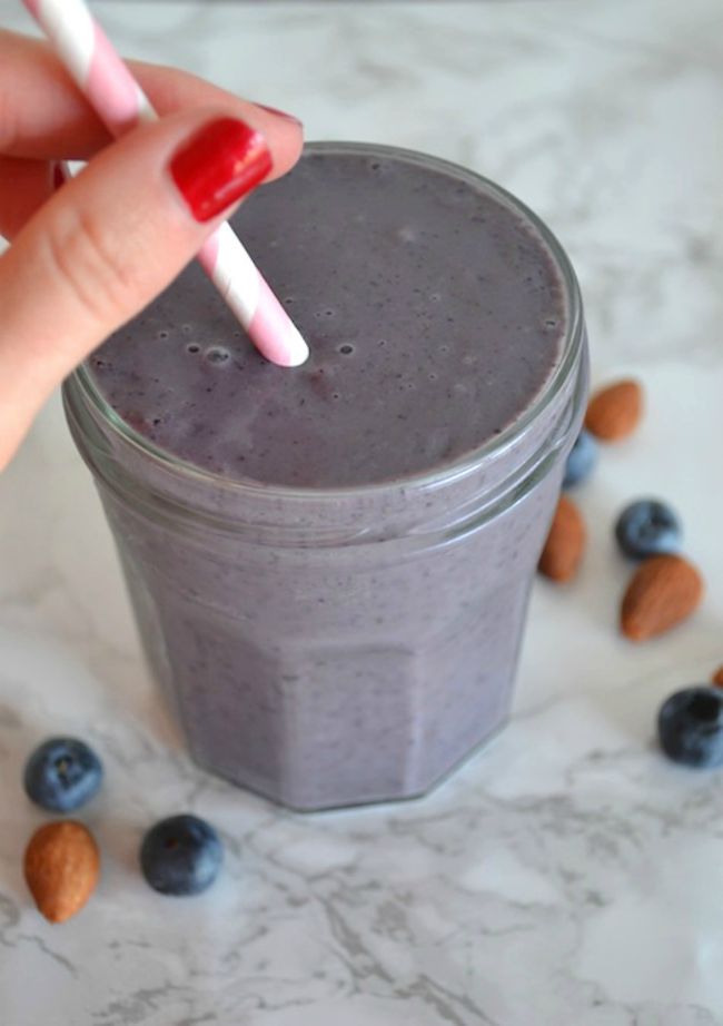 Brain Boost Smoothie recipe with blueberries, bananas, and almonds. Yum!