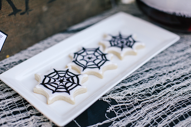 Spiderweb Sugar Cookie Decorating | This is a cute Halloween treat that is easy to make but looks very fancy.