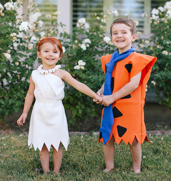Fred and Wilma Flintstone are the cutest Halloween costume this year!