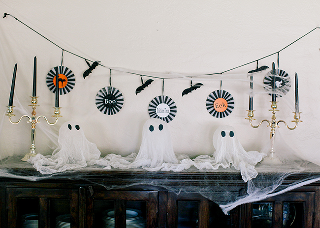 These cute floating cheesecake Halloween ghosts are great for decorating the mantle or entrance to your house!