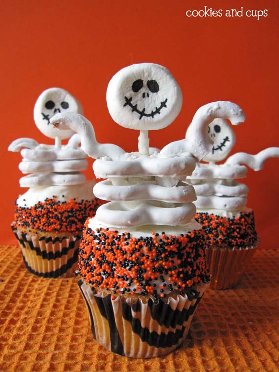 How amazing are these cupcakes! They almost look too delicious to eat!