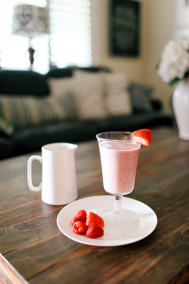 Strawberry Cheesecake Protein Smoothie Recipe | Get fit with this protein packed smoothie!