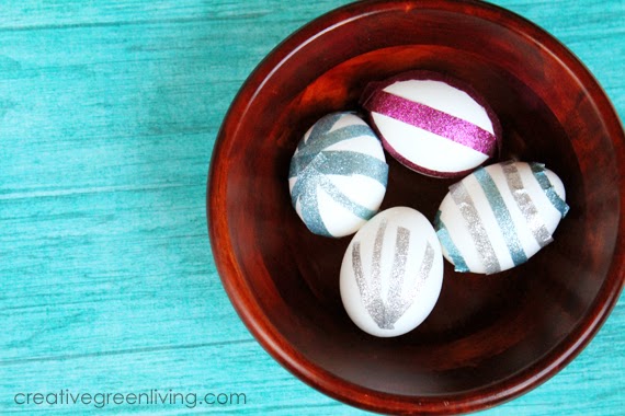 This is a great way to decorate eggs with kids with no mess!