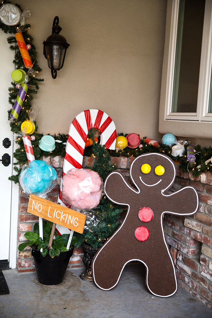 You only need a few simple supplies to decorate your house like a Gingerbread House! LOVE how cute these ideas are. It would work for a Candy Land party, too. Step by step pictures and video tutorial. 