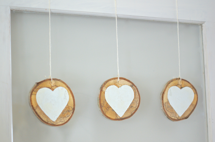 For a rustic Valentine's Day decoration hand birch discs with felt hearts from a window frame.