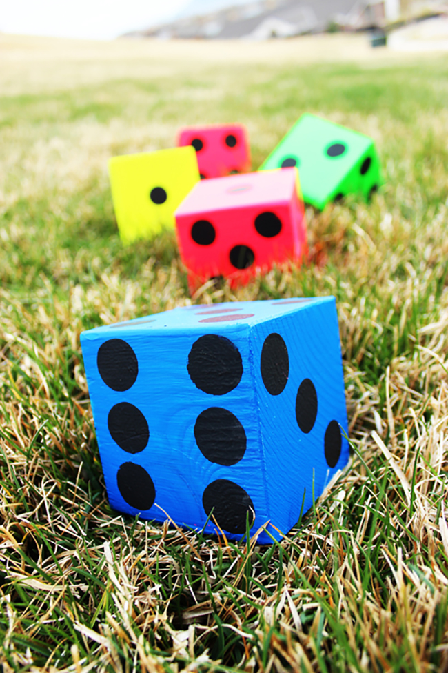 Giant brightly colored dice are perfect for an outside game of Yard Yahtzee | DIY