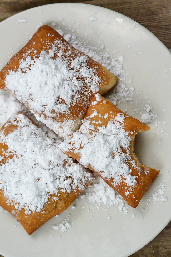 You will be eating beignets in minutes with this easy homemade beignets recipe. Super yummy. 