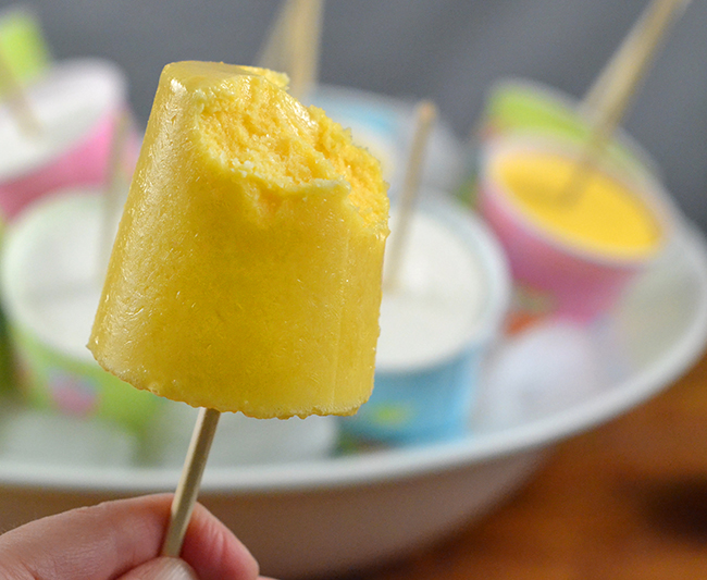 A few simple ingredients are all you need to make your own popsicles with Dixie Cups this summer. Great kid friendly dessert recipe. | homemade popsicles