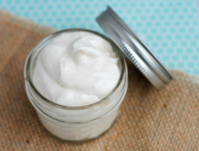 Learn how to make this moisturizing almond vanilla body butter and find out our favorite skin beauty summer tips. 
