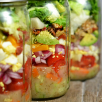 The easy way to prepare lunch: make-ahead mason jar salad recipe. You can make a week's worth of salads that are easy to grab on your way out of the door for work. The perfect healthy lunch recipe that doesn't require a lot of work or cooking.