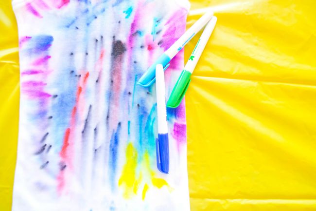 DIY easy tie-dye tank tops with sharpies and rubbing alcohol! This is a fun summer project to do with your kids. 