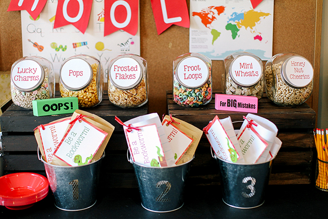 Cereal bar! This is a great idea for a kid's party. Everyone loves to mix and match their favorite cereals for dinner! 