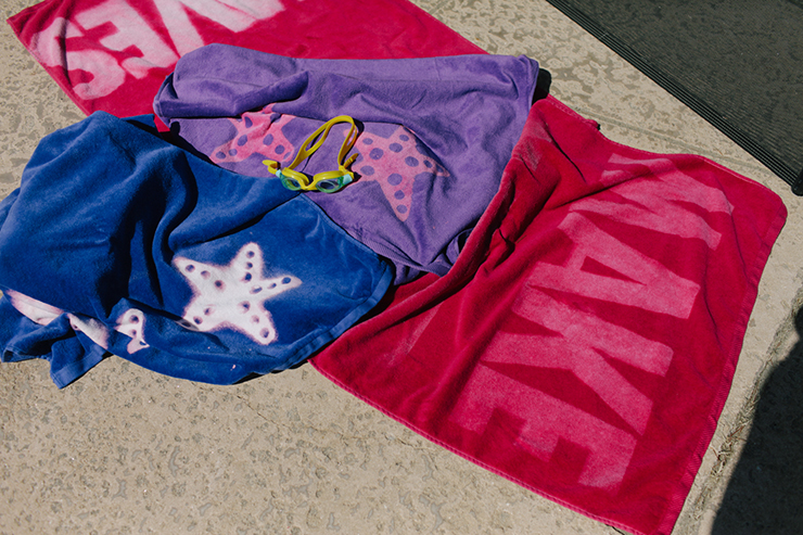 Use bleach to make DIY custom towels!