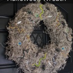 Creepy-Crawly Halloween Wreath | This project is super easy to make and the materials only cost $10!