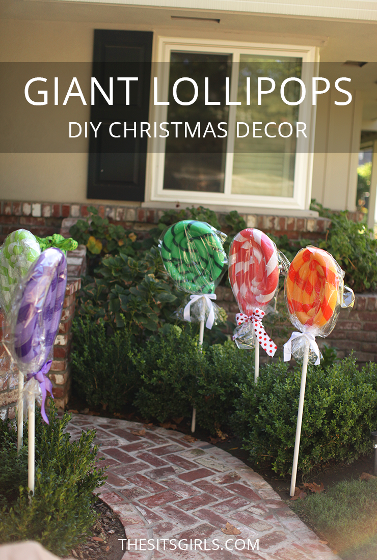 Transform your house into a gingerbread house for Christmas with these GIANT lollipops. They are super cute and very easy to make! Easy Christmas decor DIY.
