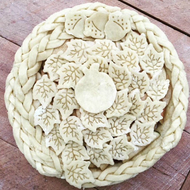 Fancy Pie Crust Design | Maple Bourbon Apple Pie Recipe