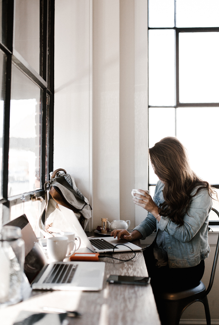 There are some major differences between casual Instagram users and Instagram influencers. Just for fun, let’s take a look at some of these fun differences.
