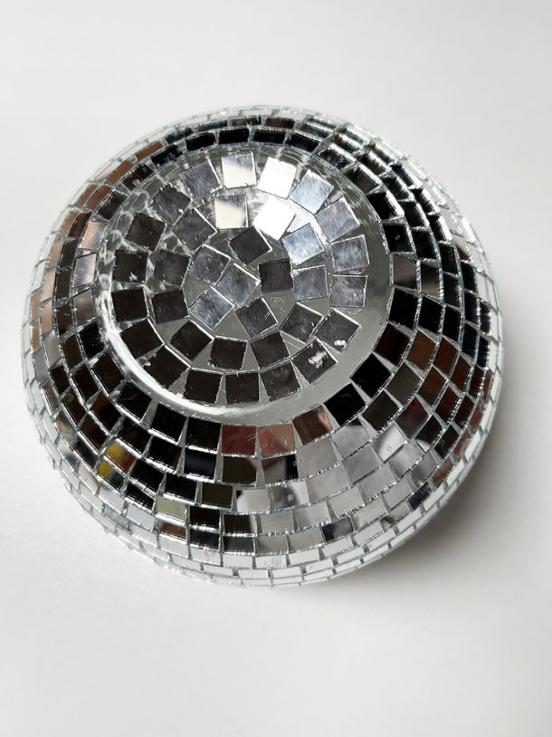 Bottom view of planter with mirrors applied to the bottom of the bowl.