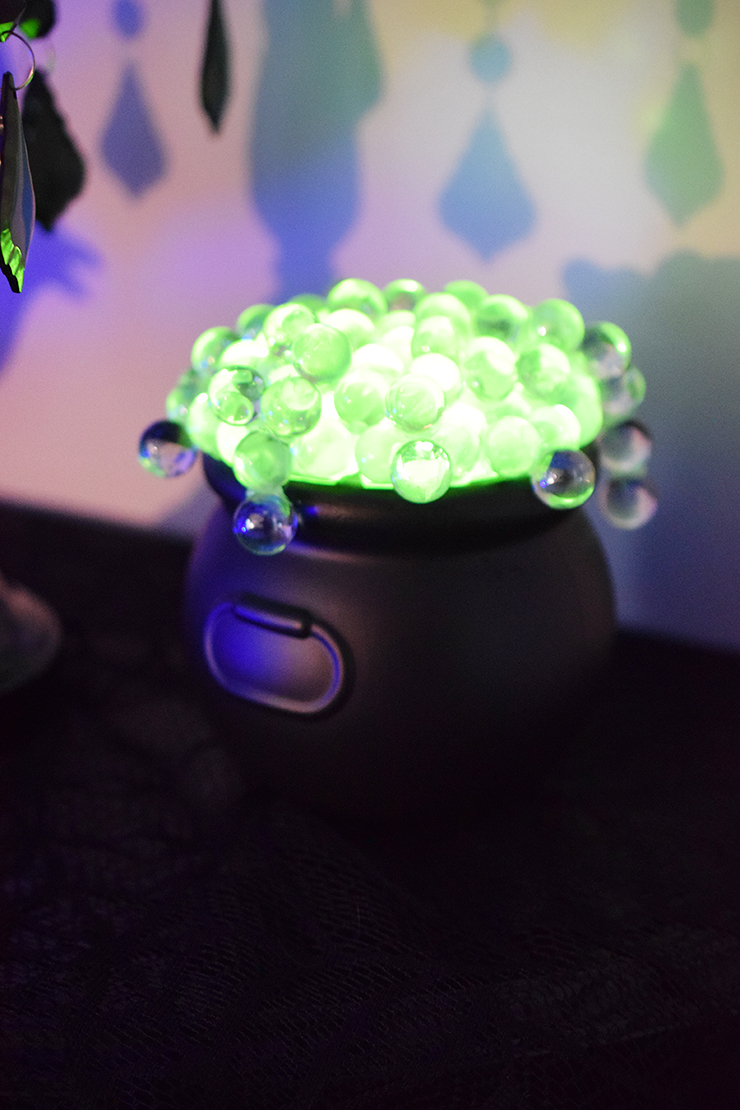 Glowing cauldron with bubbles pouring over the side that glow green.